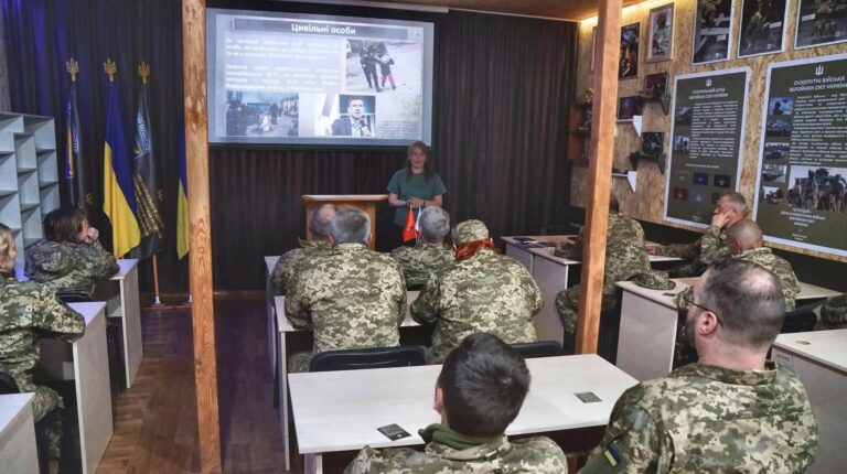 Сержанти Збройних Сил України пройшли тренінги з норм міжнародного гуманітарного права.