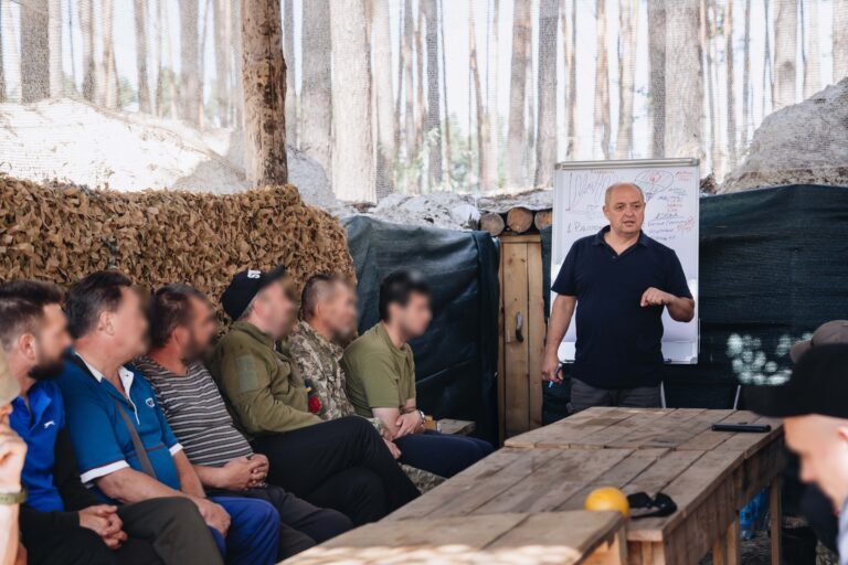Як подолати бойовий стрес: українські військові проходять психологічні тренінги за програмою НАТО